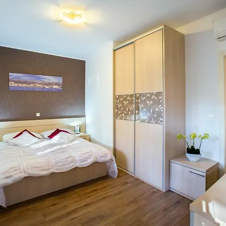 Dora Apartmán *