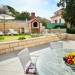 Dora Apartament *