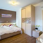 Dora Apartament *