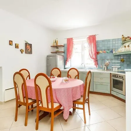 Apartman Dora *