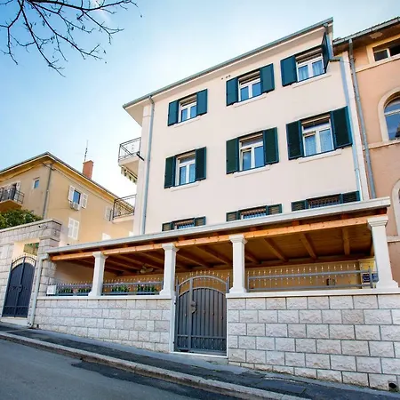 Apartments Dora *